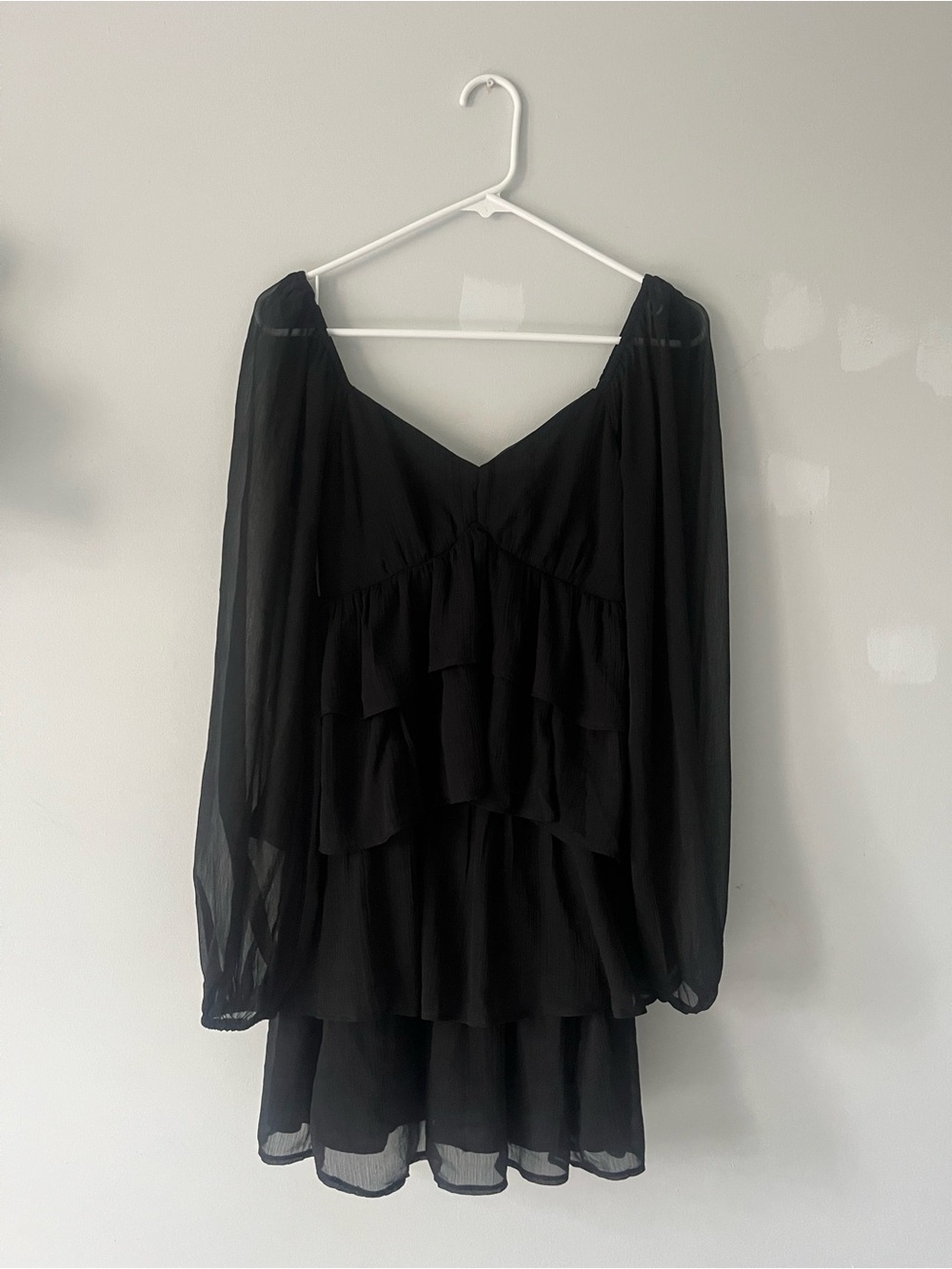 Abercrombie & Fitch Black flowy ruffle long sleeve dress